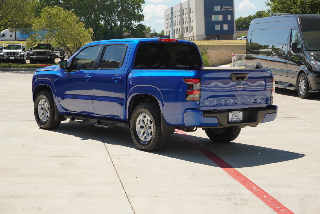 Used 2024 Nissan Frontier SV RWD image 3