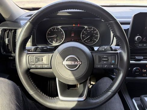 Used 2023 Nissan Pathfinder SV FWD image 9