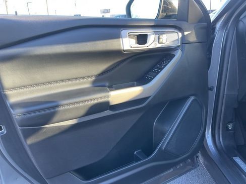 Used 2023 Ford Explorer Limited w/ Equipment Group 301A image 9