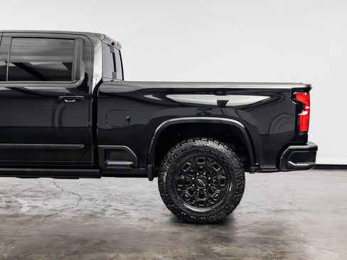 Used 2024 Chevrolet Silverado 2500 High Country w/ Midnight Edition AWD/4WD image 14