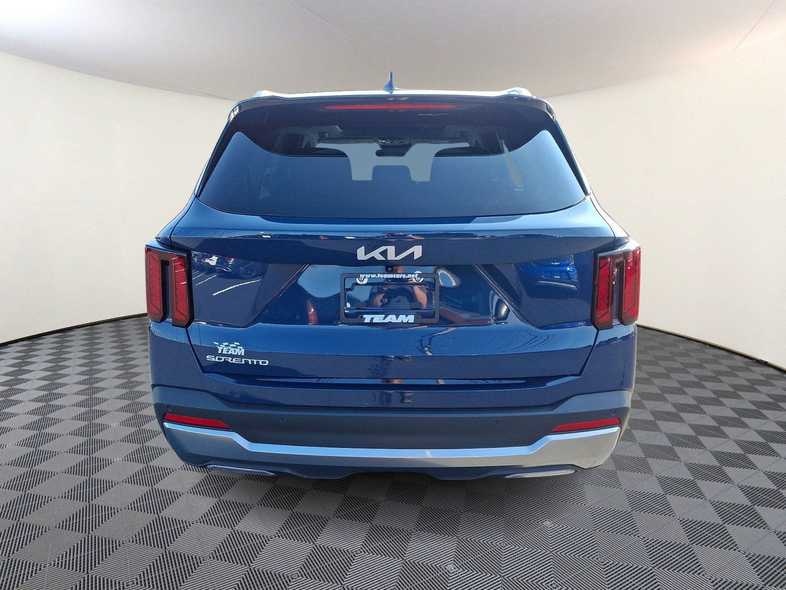 Used 2024 Kia Sorento S w/ Panoramic Sunroof Package FWD image 5