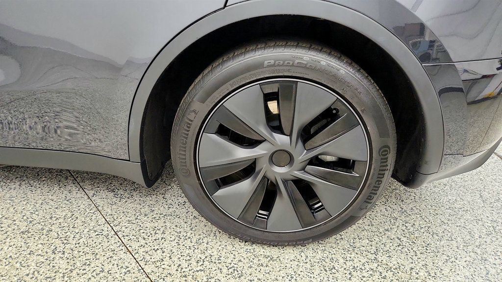 Used 2025 Tesla Model Y Long Range RWD image 9