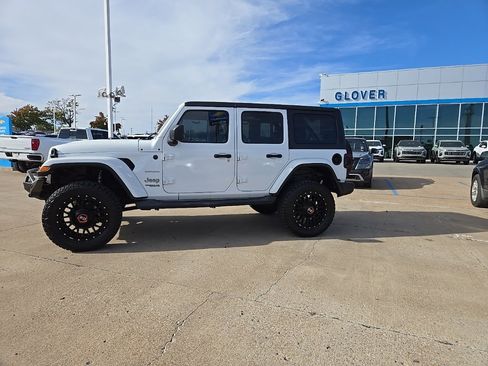 Used 2018 Jeep Wrangler Unlimited Sahara image 10