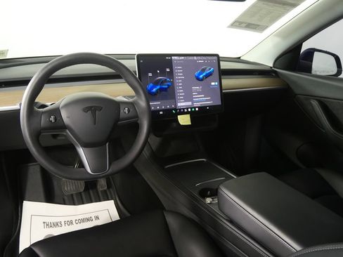 Used 2022 Tesla Model Y Long Range AWD/4WD image 17