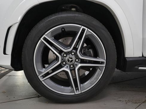Used 2022 Mercedes-Benz GLS 450 4MATIC image 33