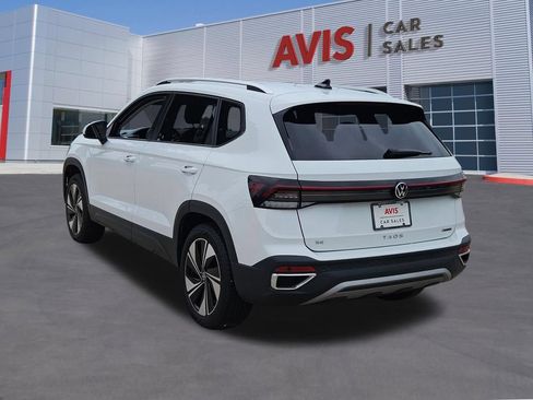 Used 2025 Volkswagen Taos SE AWD/4WD image 3