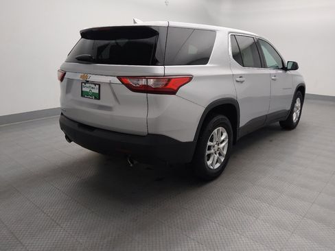 Used 2021 Chevrolet Traverse LS FWD image 9