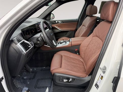 Certified 2025 BMW X5 xDrive40i w/ Climate Comfort Package image 9