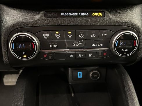 Used 2020 Ford Escape Titanium image 14