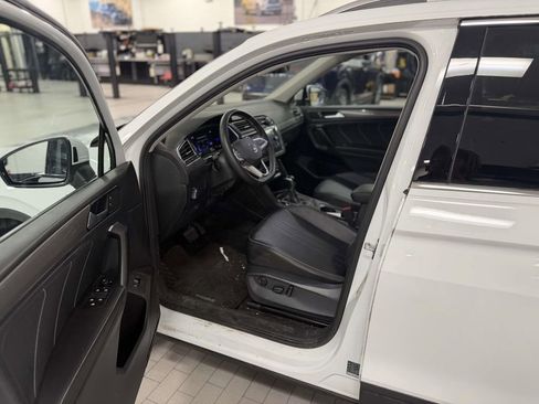 Used 2022 Volkswagen Tiguan SE FWD image 10