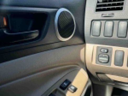 Used 2005 Toyota Tacoma 2WD Access Cab image 12