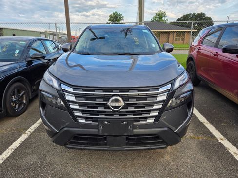Used 2025 Nissan Rogue SV FWD image 2