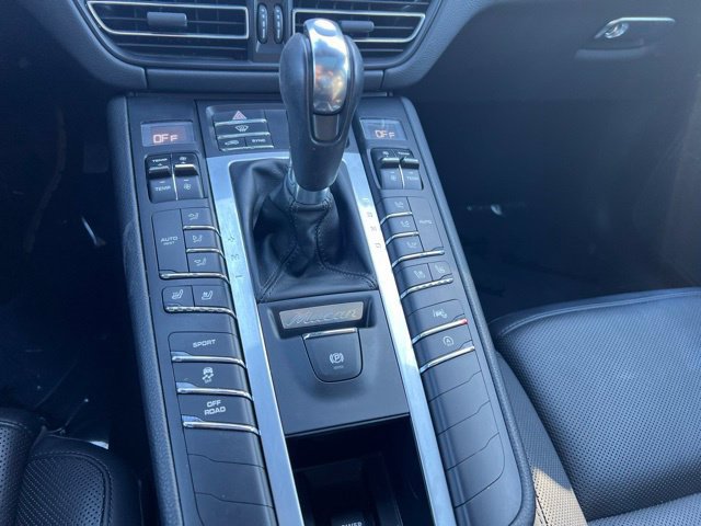 Used 2020 Porsche Macan w/ Premium Package Plus AWD/4WD image 15