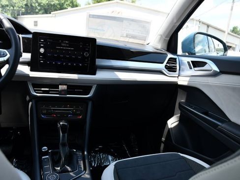 New 2025 Volkswagen Taos SE image 21