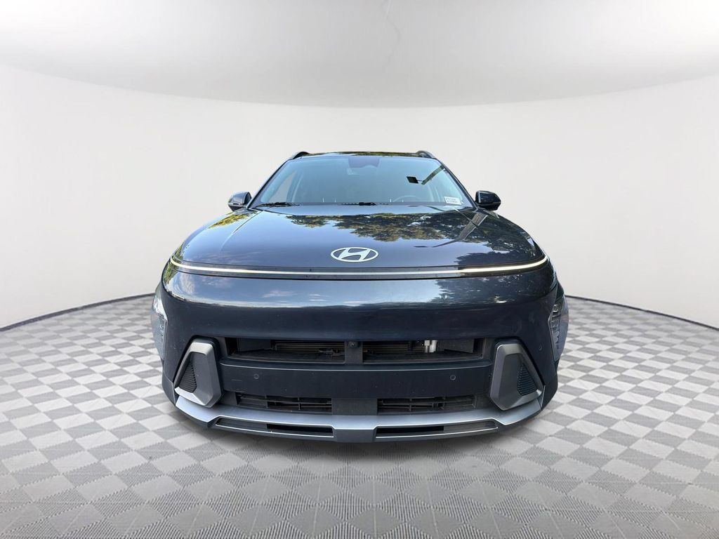 Used 2024 Hyundai Kona Limited FWD image 2