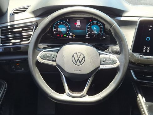 Used 2025 Volkswagen Atlas Cross Sport SE FWD image 23