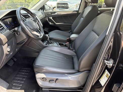 Used 2022 Volkswagen Tiguan SE FWD image 11