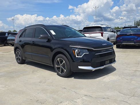 New 2026 Kia Niro EX FWD image 2