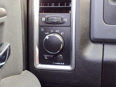 Used 2019 RAM 1500 Classic SLT w/ Luxury Group image 20