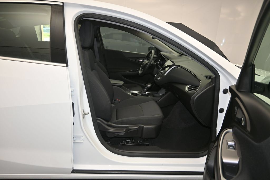 Certified 2025 Chevrolet Malibu LT FWD image 26