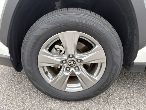 Certified 2025 Toyota RAV4 XLE FWD image 21