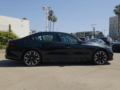 New 2026 BMW 550e xDrive w/ Premium Package image 4