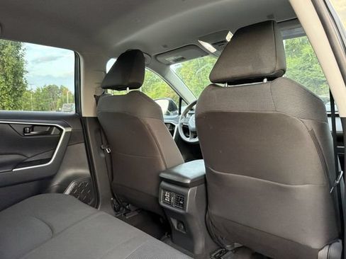 Used 2025 Toyota RAV4 LE AWD/4WD image 13