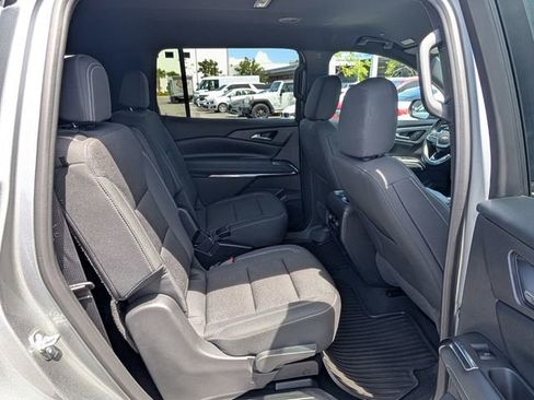 Used 2026 Chevrolet Traverse LT w/ LPO, Floor Liner Package FWD image 16