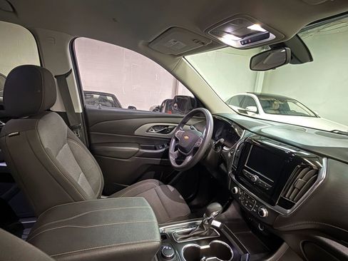 Used 2021 Chevrolet Traverse LS image 24