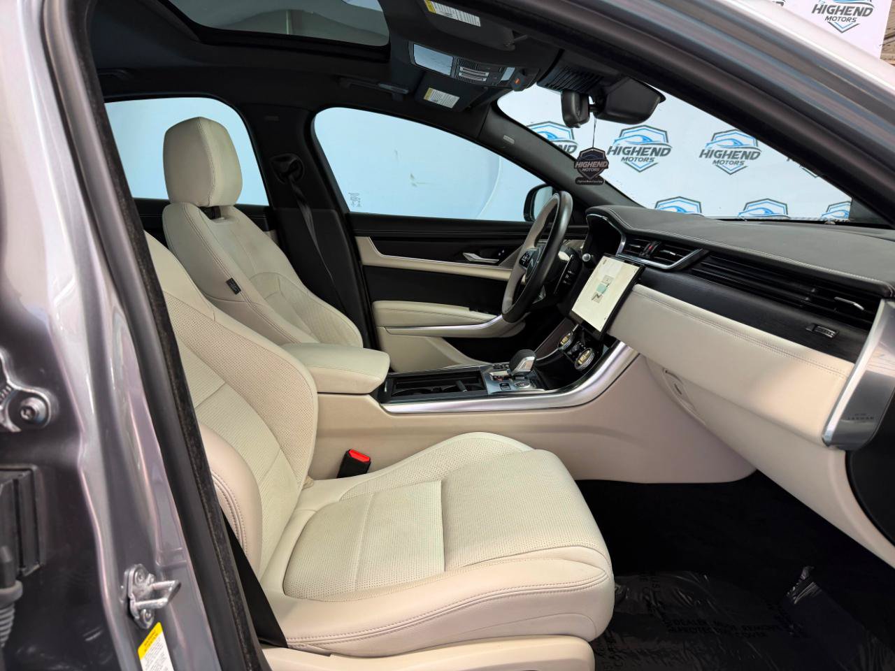 Used 2024 Jaguar XF R-Dynamic SE AWD/4WD image 26
