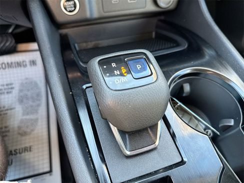 Used 2022 Nissan Rogue SV image 16