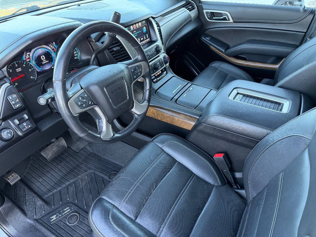 Used 2020 GMC Yukon Denali w/ Denali Premium Package AWD/4WD image 13