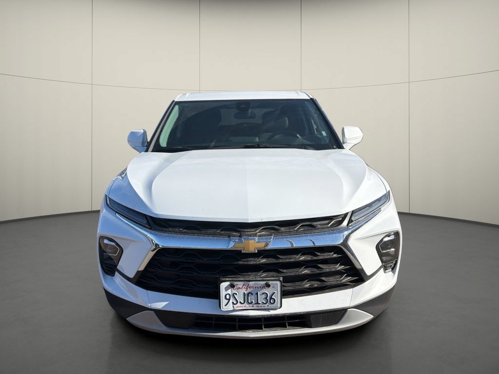 Used 2025 Chevrolet Blazer LT FWD image 2