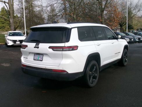 Used 2023 Jeep Grand Cherokee L Laredo image 5