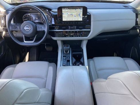 Used 2022 Nissan Pathfinder SL image 16