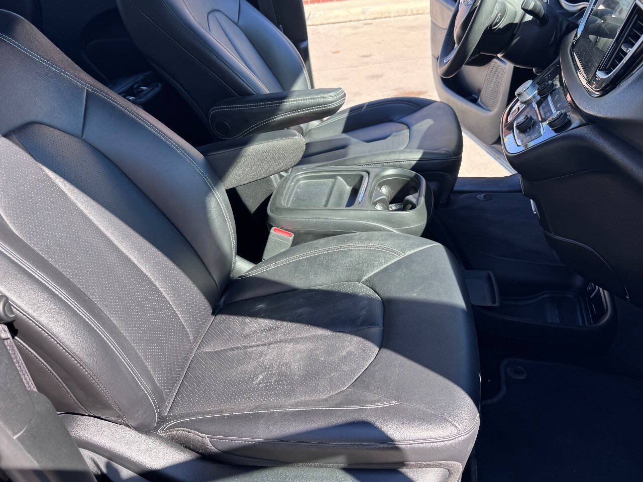 Used 2027 Chrysler Pacifica Select FWD image 20