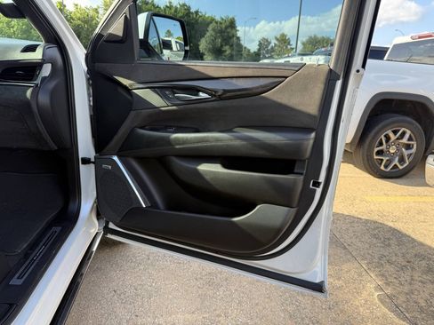 Used 2017 Cadillac Escalade Platinum AWD/4WD image 11