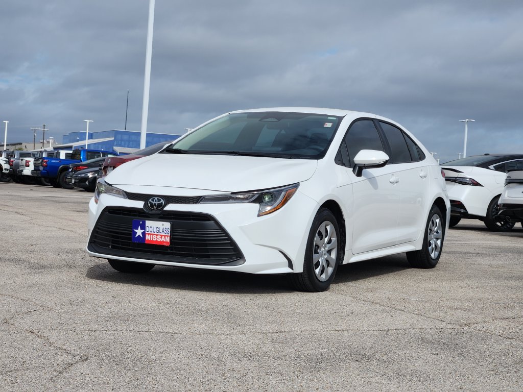 Used 2024 Toyota Corolla LE FWD image 2
