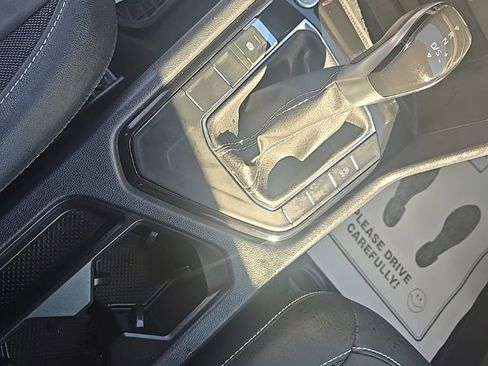 Used 2023 Volkswagen Taos SE w/ Panoramic Sunroof Package image 25