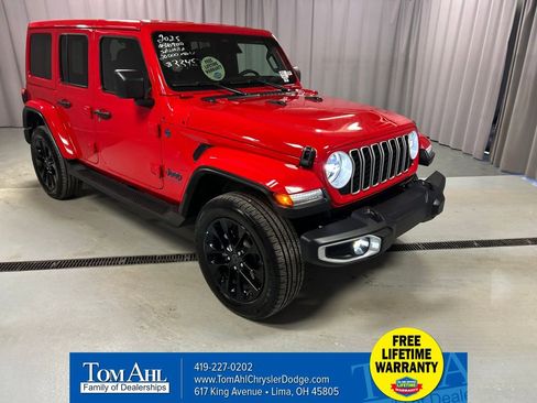 Used 2025 Jeep Wrangler Unlimited Sahara image 1