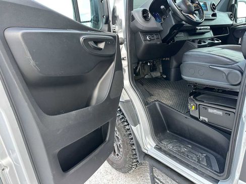 Used 2021 Freightliner Sprinter 2500 image 20