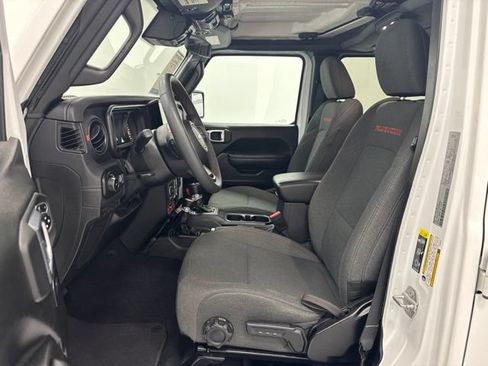 Used 2025 Jeep Wrangler Unlimited Rubicon AWD/4WD image 21