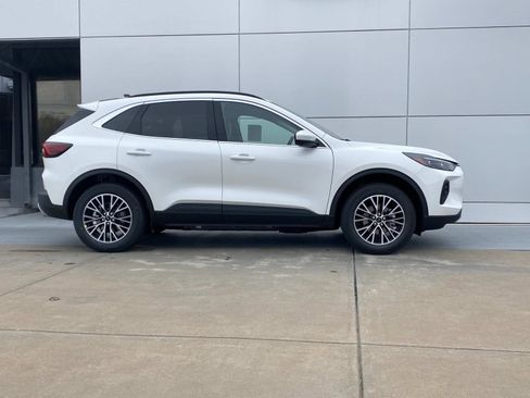 New 2026 Ford Escape SE w/ PHEV Premium Package image 3