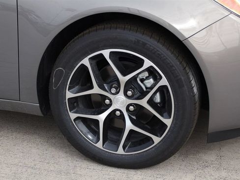Used 2017 Buick Regal Sport Touring FWD image 5