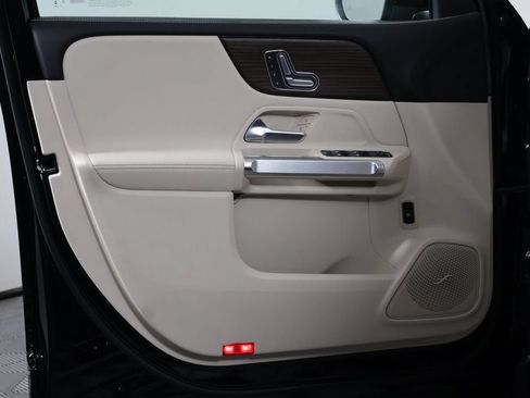 New 2026 Mercedes-Benz GLB 250 image 7