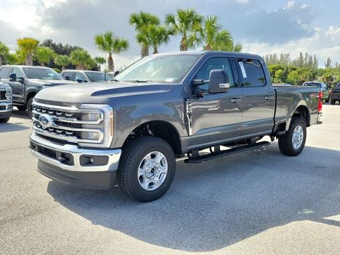 New 2026 Ford F250 XLT w/ XLT Premium Package AWD/4WD image 4