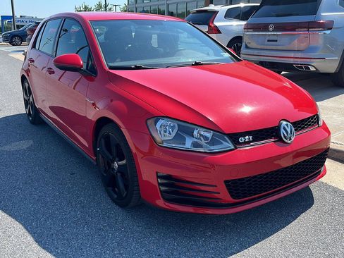 Used 2017 Volkswagen Golf 4-Door FWD image 1