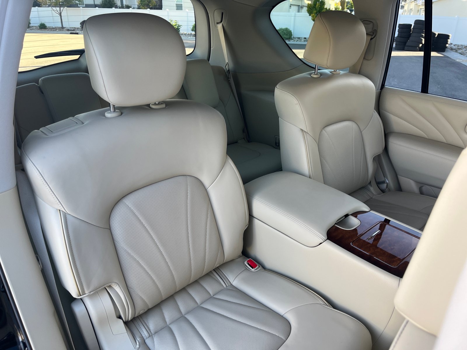 Used 2017 INFINITI QX80 4WD w/ Deluxe Technology Package image 18