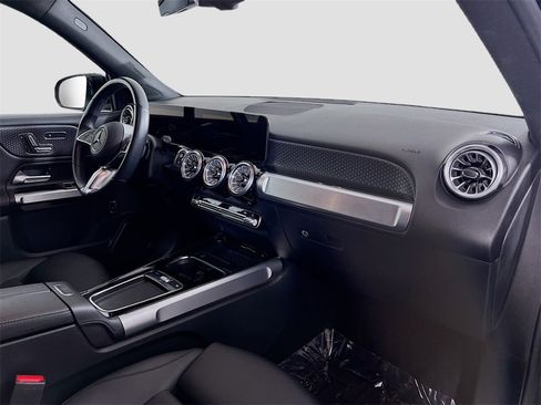 Used 2024 Mercedes-Benz GLB 250 image 29