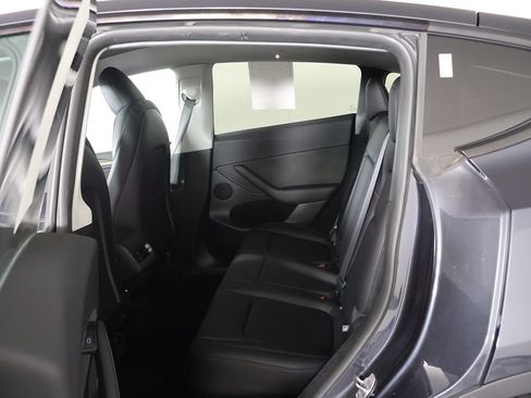 Used 2024 Tesla Model Y Long Range RWD image 39